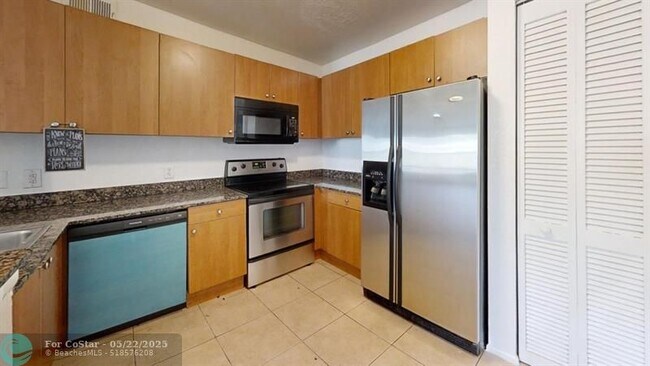 Foto del edificio - 1705 Palm Cove Blvd