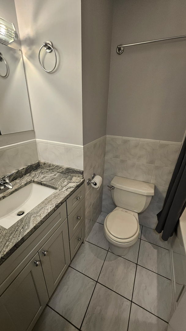 Foto del edificio - 266 Trowbridge Rd