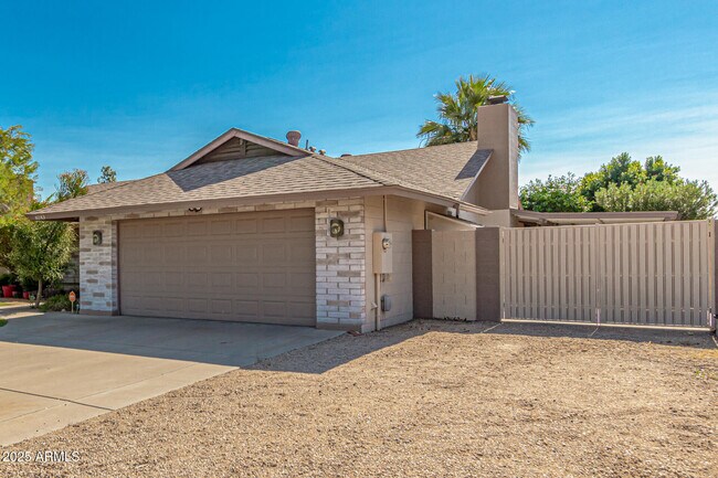 Foto del edificio - 6243 W Cholla St