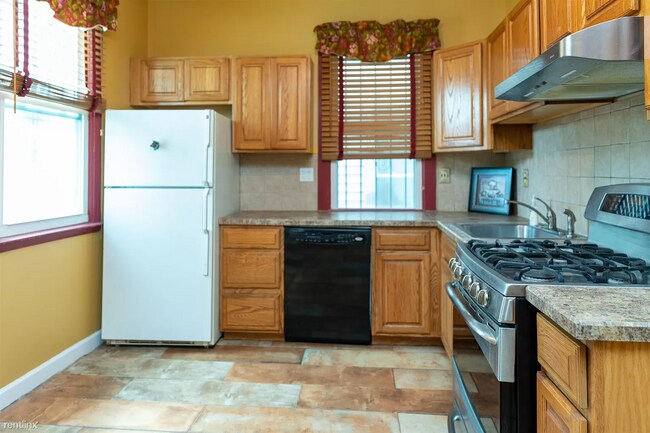 Building Photo - 2 br, 2 bath House - 108 Van Reypen St