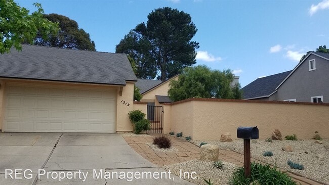 Building Photo - 3 br, 2 bath House - 1213 Laguna Lane