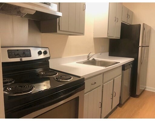 Building Photo - 36 Warren St