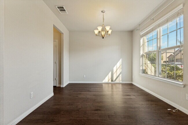 Photo - "Spacious 5-Bedroom Oasis with Granite Elegance and Hardwood Charm in Fort Worth!" Apartment