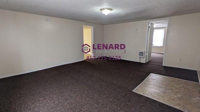 Building Photo - 2 Bedroom, 1 Bathroom Home!