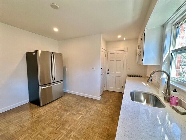 Building Photo - 14 Hooper St