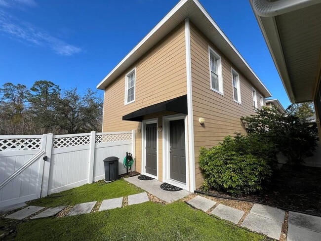 Building Photo - 14541 Cotswolds Dr