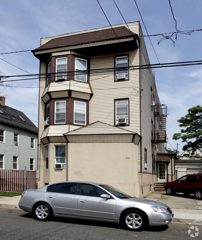 Building Photo - 215 Florida St