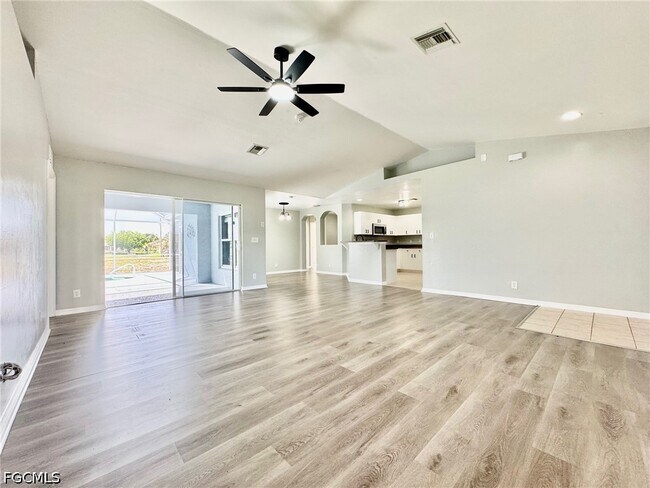 Foto del edificio - 714 Knox Ave S
