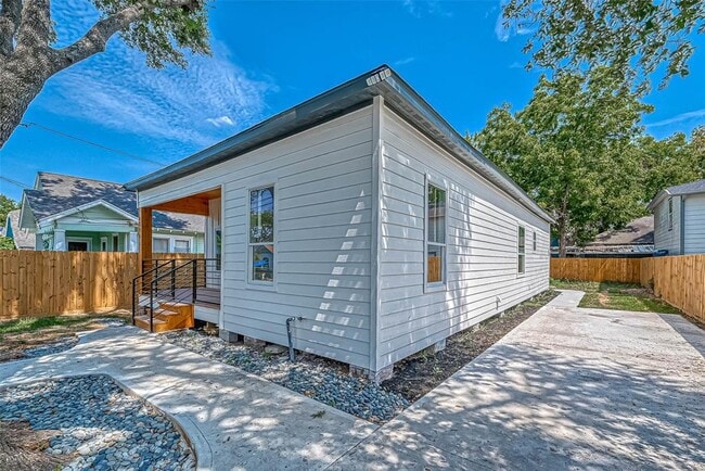 Building Photo - 1275 Morris St