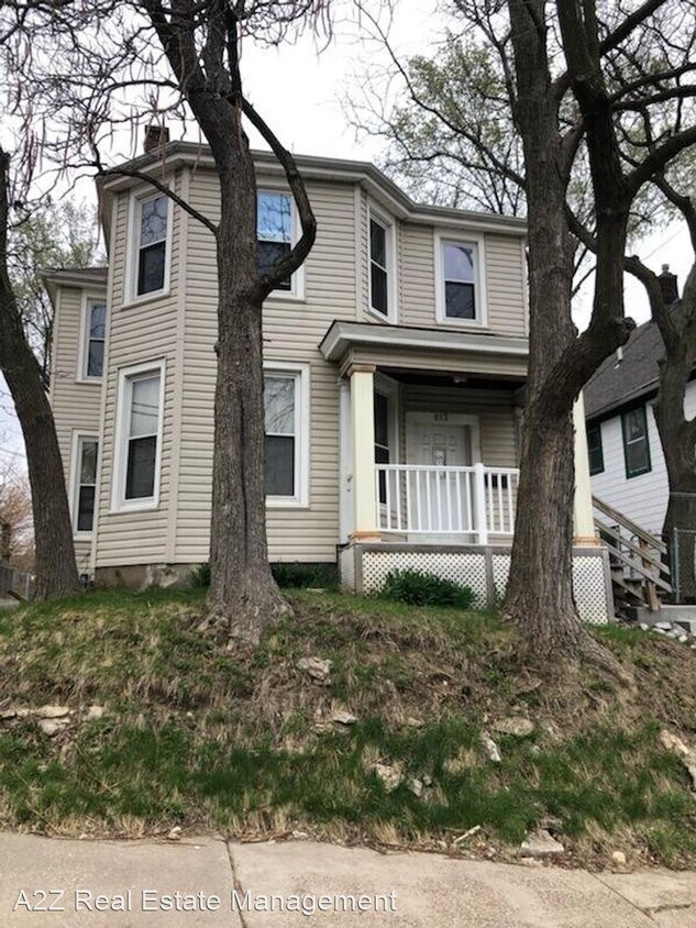 3 Br 2 Bath House 613 Perry Street House For Rent In Davenport Ia Apartments Com