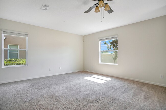 Building Photo - ? Available Now! Spacious 3-Bedroom Townho...