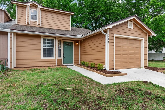 Building Photo - Southside 3 bedroom, 2.5 bathroom Townhome...