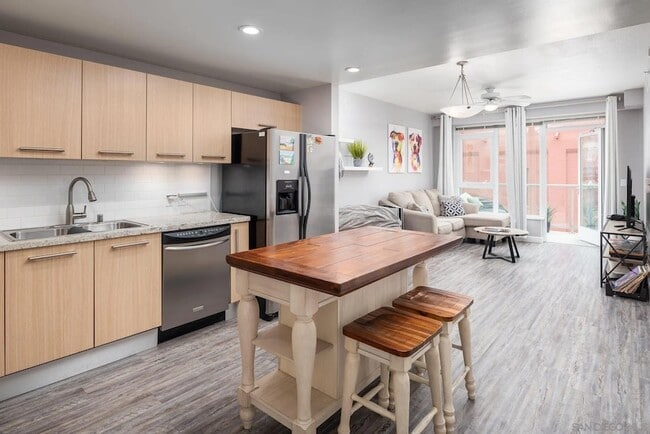 Building Photo - 1431 Pacific Hwy