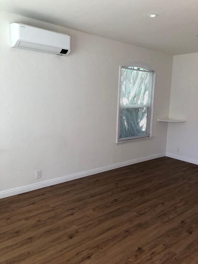 Foto del edificio - 1328 N Buena Vista St