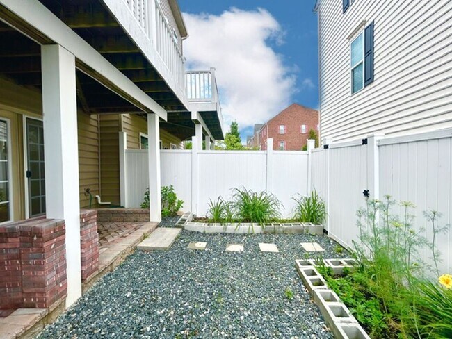 Foto del edificio - Welcome to the desirable Howard Square