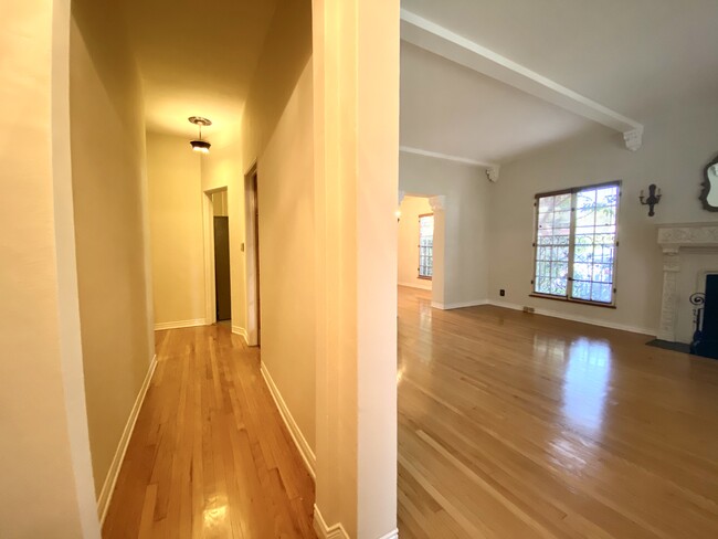 Building Photo - 6418 W Olympic Blvd