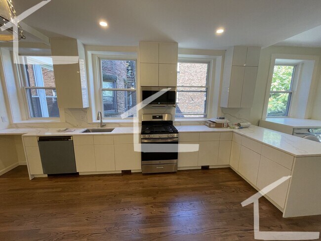 Foto del edificio - Avl Now - No Fee! Massive luxury Brookline townhouse 4BR/2.5BA