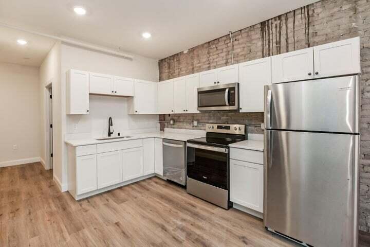 Primary Photo - 2577 N Downer Ave