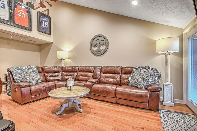 Building Photo - 3 Bedroom 2 Bath Condo  Blountville, TN