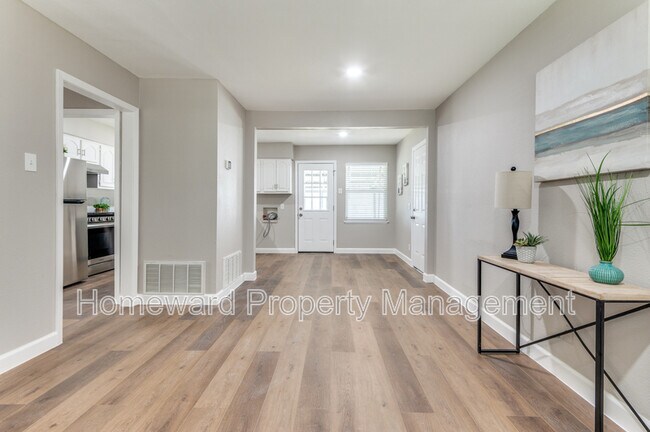 Foto del edificio - 1819 Dory Ln