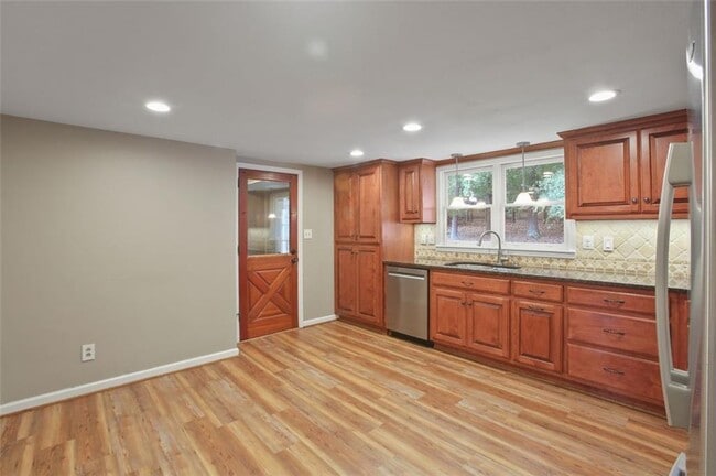 Foto del edificio - 461 Village Green Ct SW