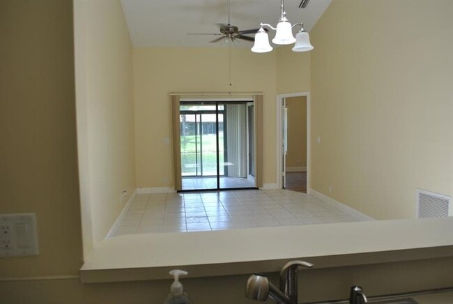 Foto del edificio - 3687 Collinwood Ln