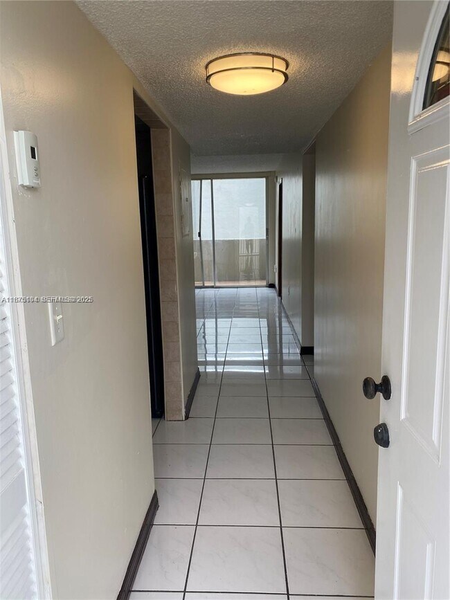 Foto del edificio - 10090 NW 80th Ct