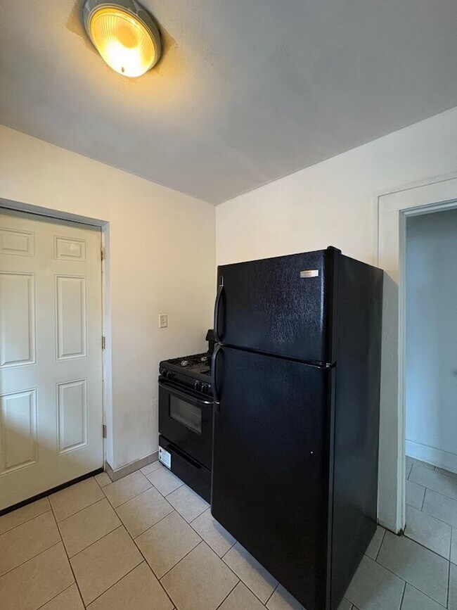 Foto del edificio - Three bedroom one bathroom home for rent