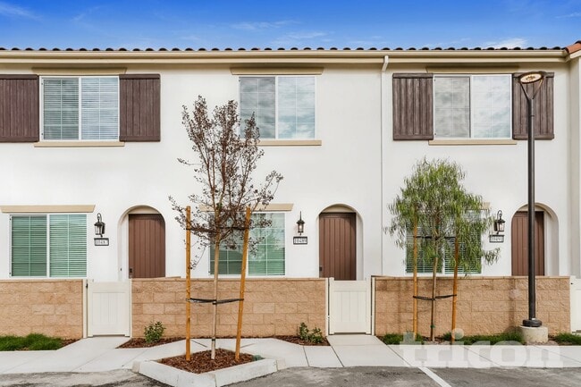 Building Photo - 10489 Viva Ct