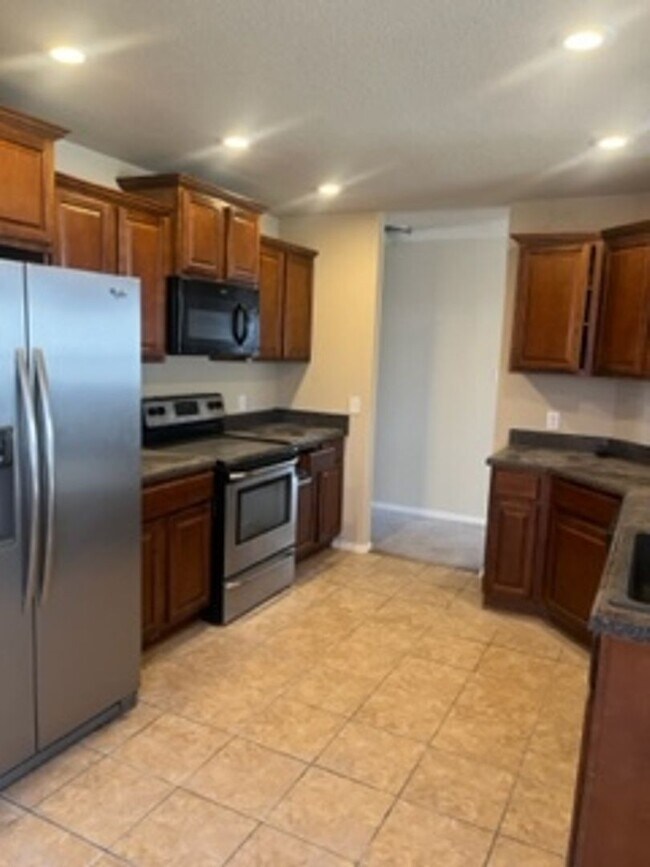 Building Photo - 3/2 Home, Fenced Yard, Covered Patio, 2 ca...