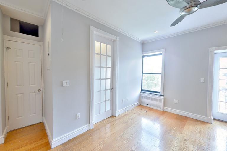 Foto del edificio - 424 E 9th St