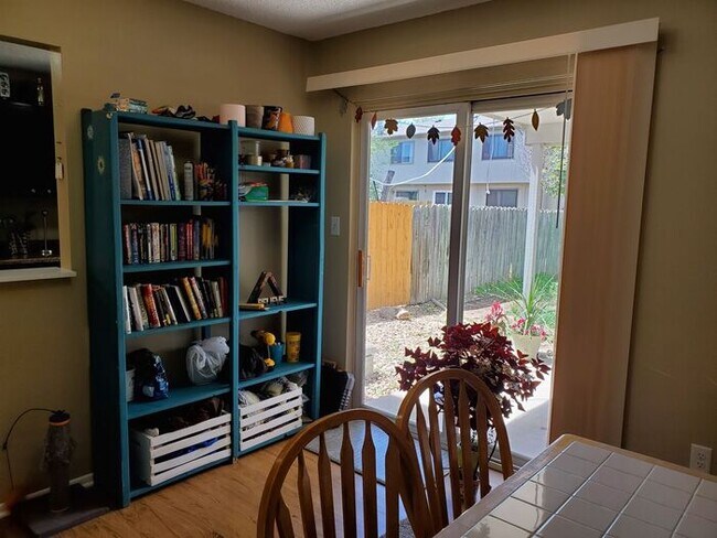 Building Photo - 1919 Pecan St