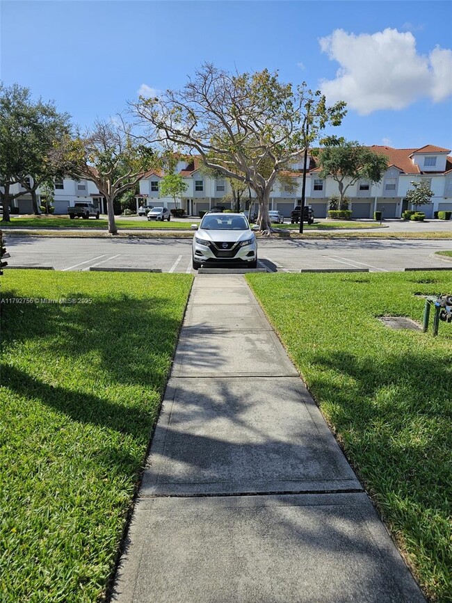 Foto del edificio - 2038 Alta Meadows Ln