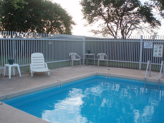 hotels in elk city ok with indoor pool