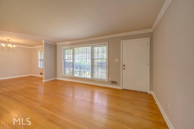 Building Photo - 2619 Colonial Dr