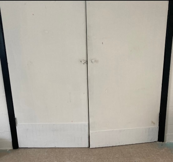 Building Photo - 904 E Lucas Ave