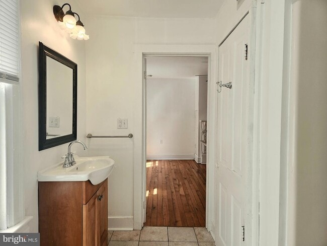 Building Photo - 448 N Loudoun St
