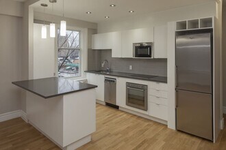 Building Photo - 4557 Rue Sherbrooke O