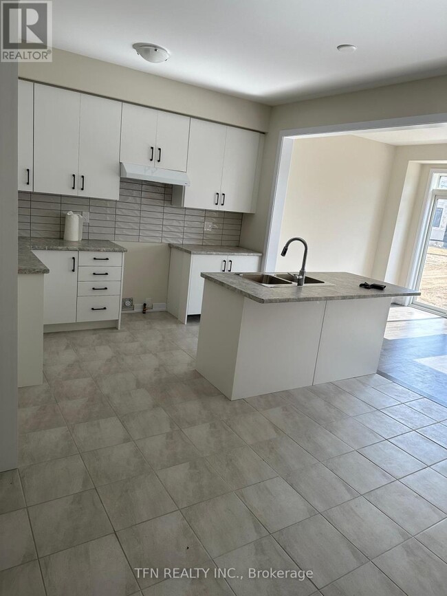 Building Photo - 16 Lilac Cir