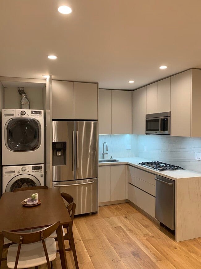 Building Photo - 3527 Greenfield Ave