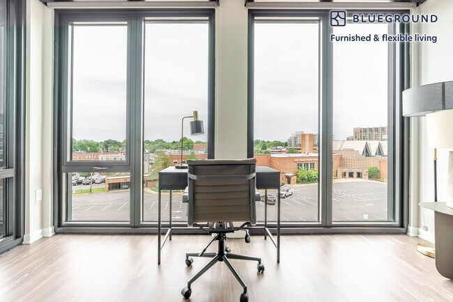 Foto del edificio - 3275 Washington Blvd