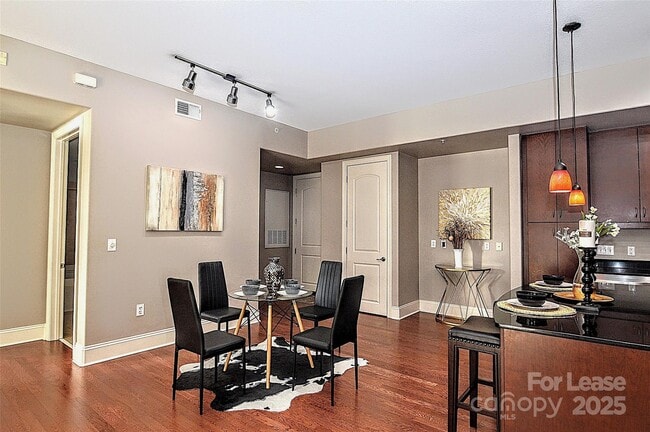 Foto del edificio - 4625 Piedmont Row Dr