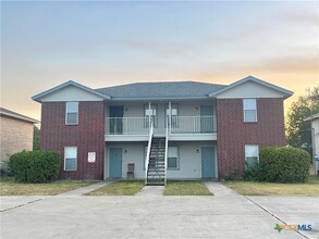 Building Photo - 1102 Circle M Dr