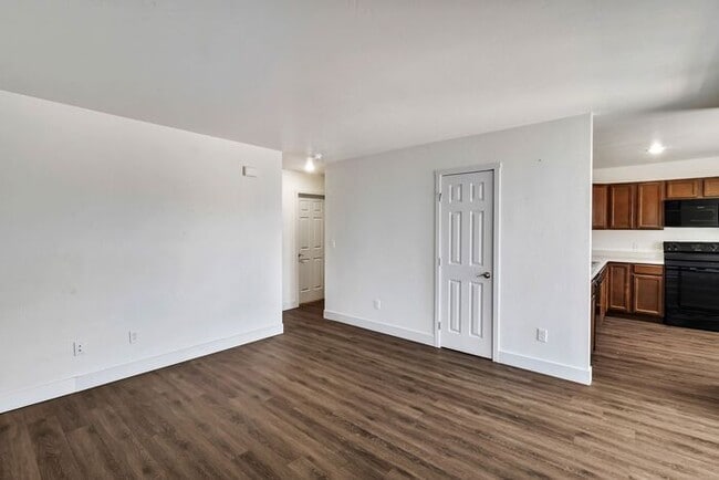 Building Photo - 2-Bedroom Retreat Near the City Edge