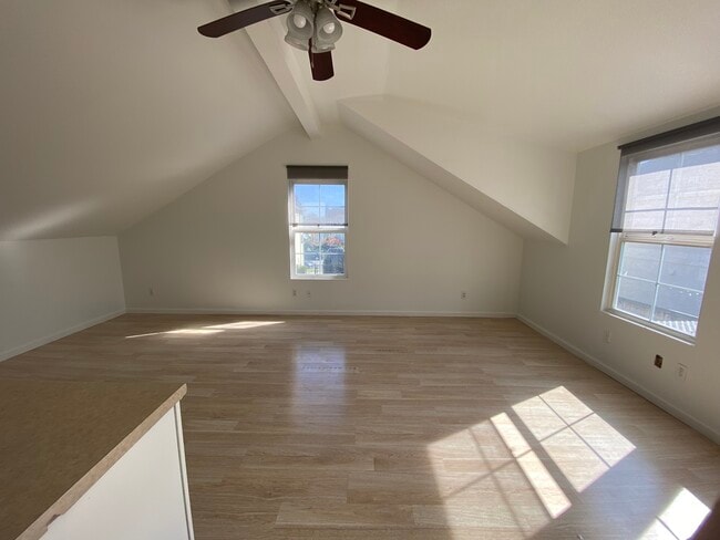 Building Photo - 575 Mural Ln