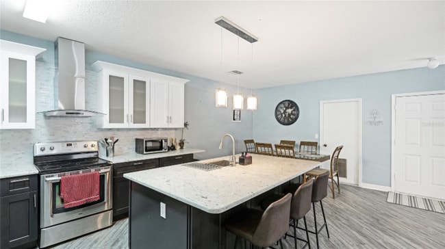 Building Photo - 2344 28th Ave E