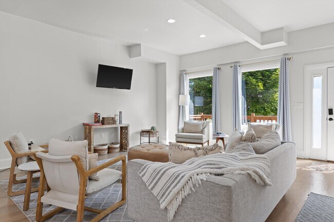 Foto del edificio - 3149 S Howell Ave