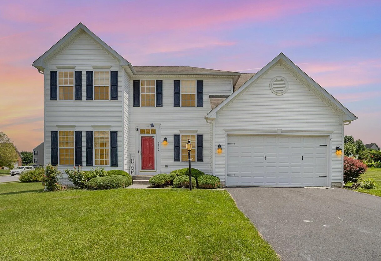 Foto principal - 3102 King Richards Ct S