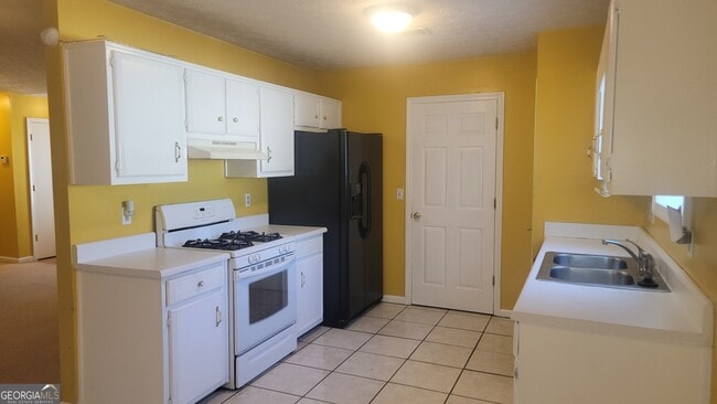 Building Photo - 445 Westside Dr