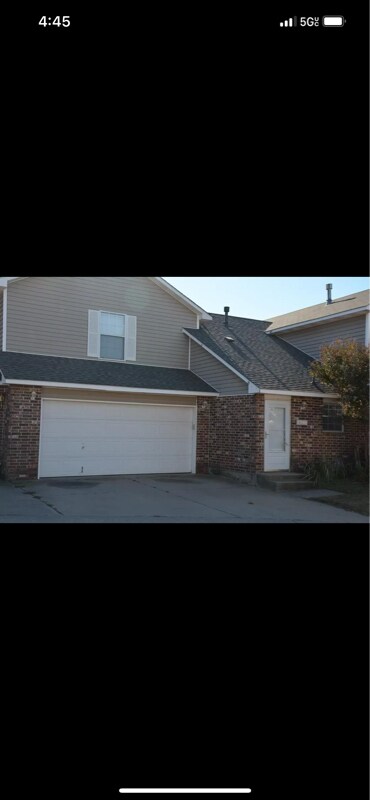 Primary Photo - 921 Rambling Oaks Dr